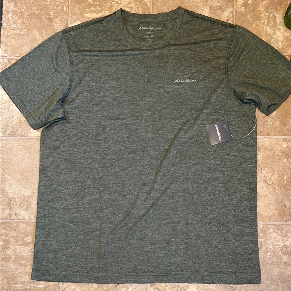 NWT Eddie Bauer Green Short Sleeve Tee Casual Comfort